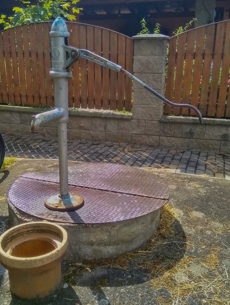 studna bez jména (15494) studna bez jména (15494)