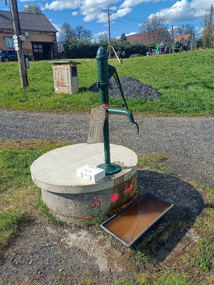 studna bez jména (15652) - duben 2024
