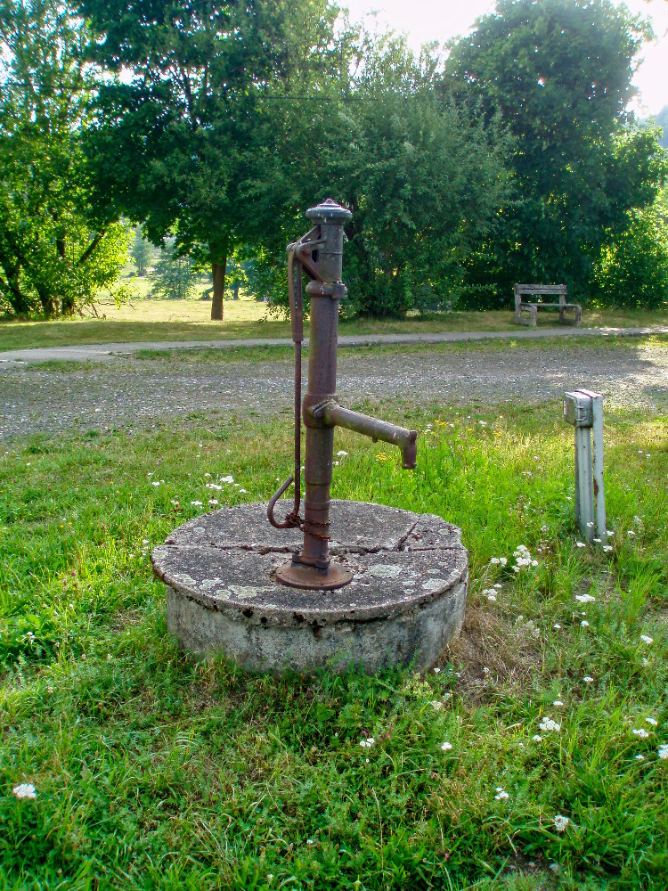 studna bez jména (15837) - listopad -0001